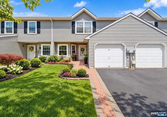 Listing Photo 2 - Condo for sale in building located at 7 Sloop Sq, Freehold, NJ 07728