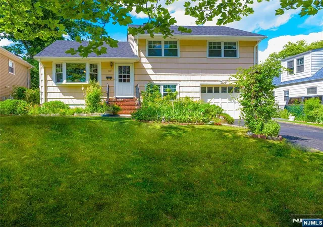 Photo 3 of Sale Pending at 765 Grove St, Rahway, NJ 07065 | MLS# 26023601 | Listing updated on 2026-09-11