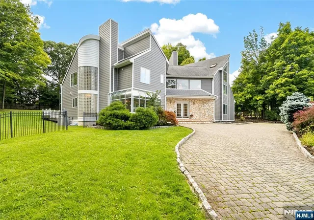 Photo 1 of Single family home for sale at 14 James Brite Cir, Mahwah, NJ 07430 | MLS# 26023607 | Listing updated on 2026-09-13