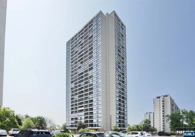 Listing Photo 2 - Condo for sale in building located at 5 Horizon Rd, Fort Lee, NJ 07024 - Unit #2209