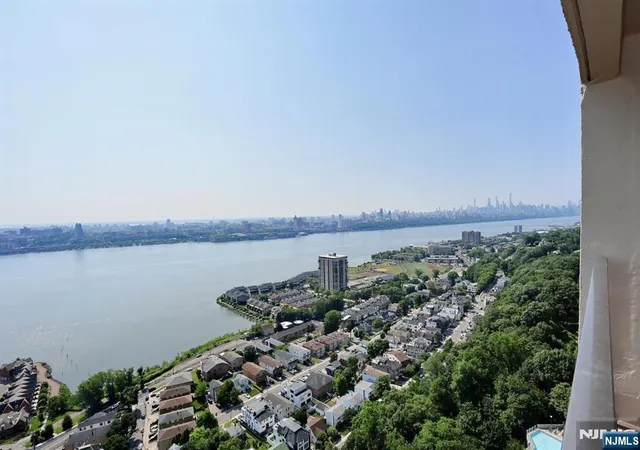 Listing Photo 3 - Condo for sale in building located at 5 Horizon Rd, Fort Lee, NJ 07024 - Unit #2209