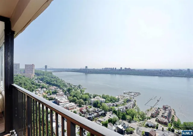 Listing Photo 4 - Condo for sale in building located at 5 Horizon Rd, Fort Lee, NJ 07024 - Unit #2209
