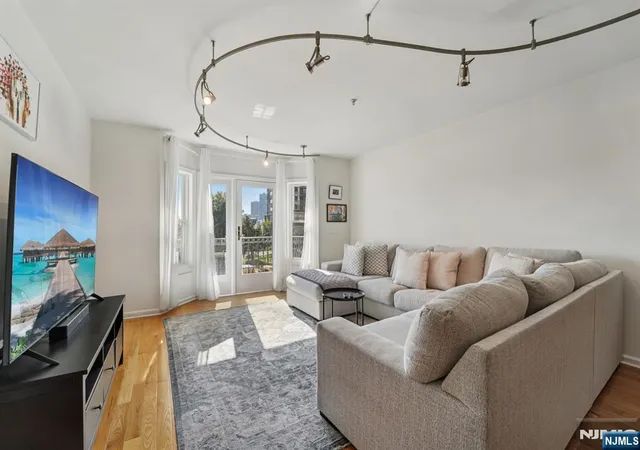 Photo 3 of Condo for sale at 129 The Promenade, Edgewater, NJ 07020 | MLS# 26025274 | Listing updated on 2026-09-18