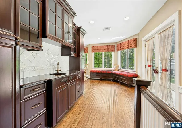 Photo 4 of Single family home for sale at 512 Warwick Ave, Teaneck, NJ 07666 | MLS# 26025577 | Listing updated on 2026-09-09