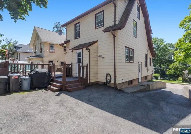 Photo 4 of Sale Pending at 377 Orchard Ter, Bogota, NJ 07603 | MLS# 26025816 | Listing updated on 2026-09-14