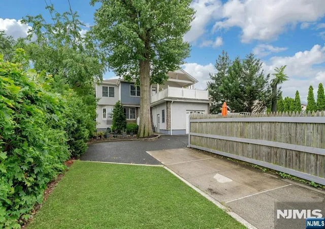 Photo 3 of Single family home for sale at 444 Riverside Ave, Lyndhurst, NJ 07071 | MLS# 26025853 | Listing updated on 2026-10-13