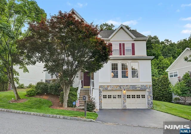 Photo 2 of Single family home for sale at 29 Skytop Rdg, Oakland, NJ 07436 | MLS# 26026210 | Listing updated on 2026-10-14
