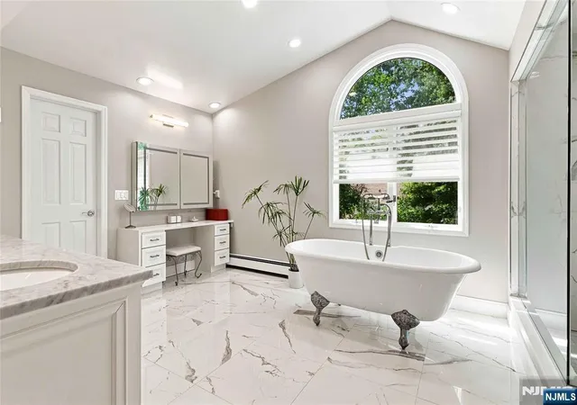 Photo 3 of Single family home for sale at 700 Oak Ln, Franklin Lakes, NJ 07417 | MLS# 26026525 | Listing updated on 2026-10-14
