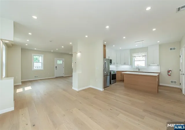 Photo 4 of Single family home for sale at 58 Van Duyne Ave, Wayne, NJ 07470 | MLS# 26026845 | Listing updated on 2026-10-03