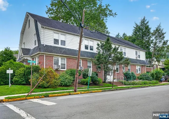 Listing Photo 4 - Condo for sale in building located at 215th Ter Ave, Hasbrouck Heights, NJ 07604