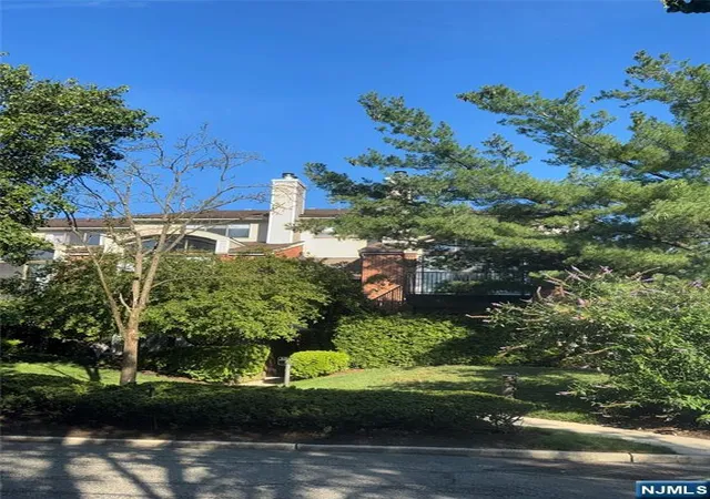Photo 1 of Sale Pending at 10 Wadsworth Ct, Teaneck, NJ 07666 | MLS# 26027108 | Listing updated on 2026-09-28