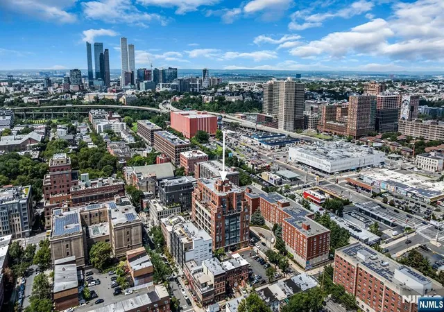 Listing Photo 2 - Condo for sale in building located at 205 10Th St, Jersey City, NJ 07302 - Unit #5N