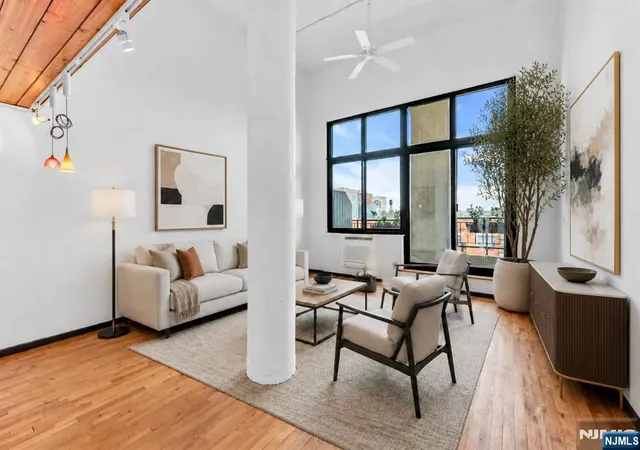 Listing Photo 3 - Condo for sale in building located at 205 10Th St, Jersey City, NJ 07302 - Unit #5N