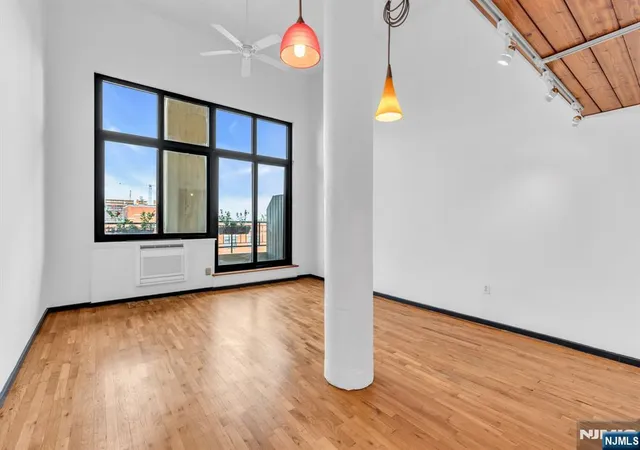 Listing Photo 4 - Condo for sale in building located at 205 10Th St, Jersey City, NJ 07302 - Unit #5N
