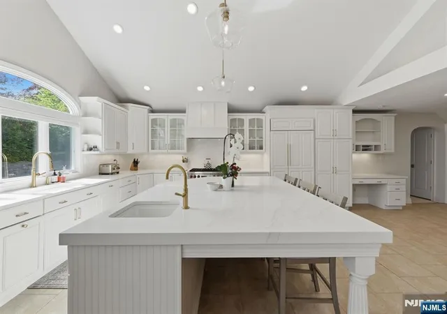 Photo 3 of Sale Pending at 14 Congress Rd, Emerson, NJ 07630 | MLS# 26028270 | Listing updated on 2026-09-23