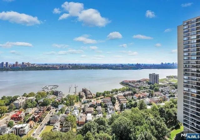 Photo 3 of Condo for sale at 6 Horizon Rd #1907, Fort Lee, NJ 07024 | MLS# 26028487 | Listing updated on 2026-09-08