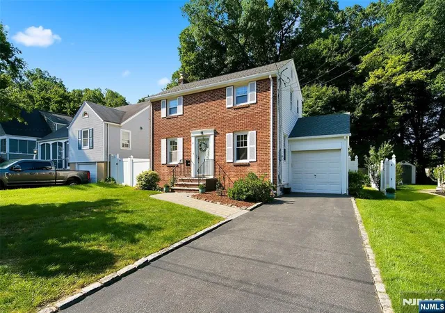 Photo 2 of Sale Pending at 11 Monroe Ave, Roseland, NJ 07068 | MLS# 26028544 | Listing updated on 2026-09-13