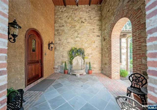Photo 3 of House for sale at 900 Laurie Ln, Franklin Lakes, NJ 07417 | MLS# 26028826 | Listing updated on 2026-09-02