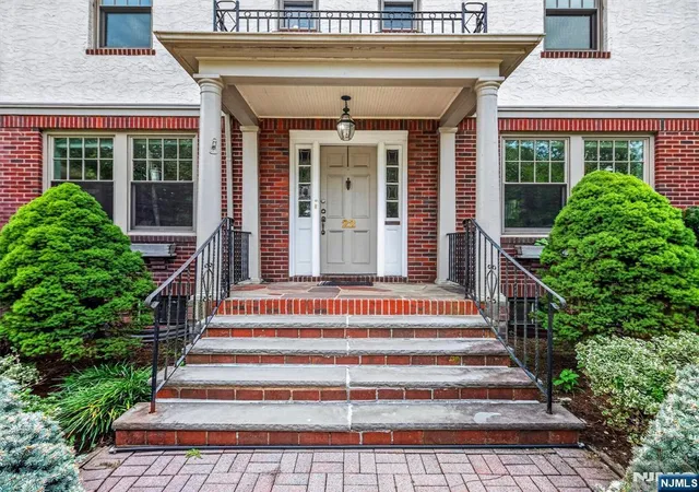 Photo 3 of Single family home for sale at 22 Serafin Pl, Glen Rock, NJ 07452 | MLS# 26028914 | Listing updated on 2026-09-19