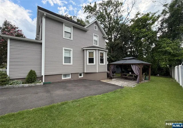Photo 4 of Single family home for sale at 24 Roosevelt Ave, Bergenfield, NJ 07621 | MLS# 26028917 | Listing updated on 2026-10-13