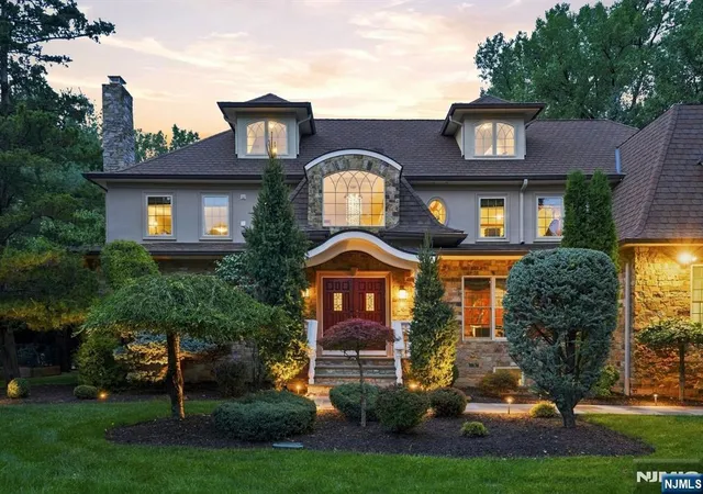 Photo 2 of Single family home for sale at 1 Aspen Ct, Mahwah, NJ 07430 | MLS# 26029053 | Listing updated on 2026-09-08