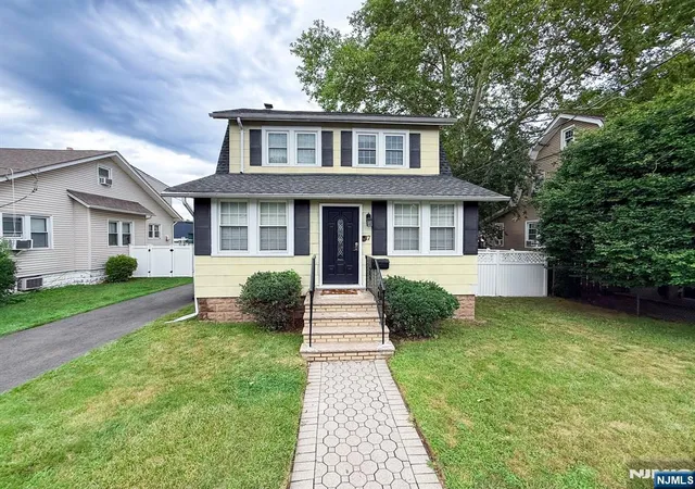 Photo 1 of Single family home for sale at 17 Carnation St, Bergenfield, NJ 07621 | MLS# 26029266 | Listing updated on 2026-09-06