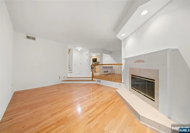 Photo 4 of Townhouse for sale at 8 Beacon Hl #8, Pompton Lakes, NJ 07442 | MLS# 26029298 | Listing updated on 2026-09-16
