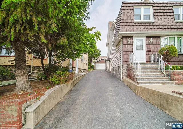 Photo 1 of Single family home for sale at 709 Kingsland Ave, Ridgefield, NJ 07657 | MLS# 26029347 | Listing updated on 2026-09-18
