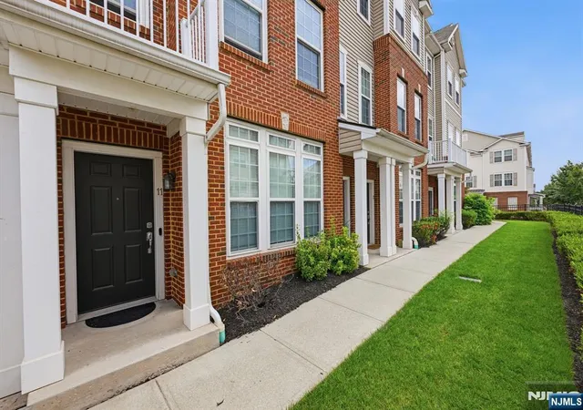 Photo 4 of Townhouse for sale at 11 Wesmont Dr, Wood Ridge, NJ 07075 | MLS# 26029351 | Listing updated on 2026-09-16