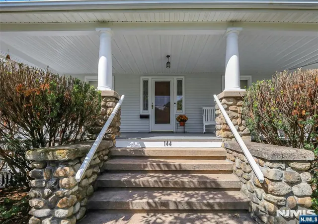 Photo 2 of Single family home for sale at 144 Lincoln Ave, Ridgewood, NJ 07450 | MLS# 26029420 | Listing updated on 2026-10-15