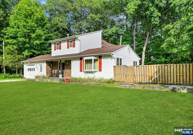 Photo 2 of Single family home for sale at 380 Ringwood Ave, Wanaque, NJ 07465 | MLS# 26029436 | Listing updated on 2026-09-18