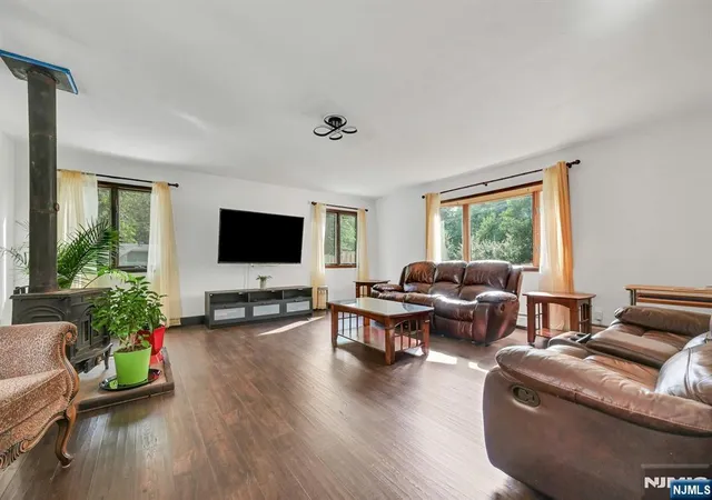 Photo 3 of Single family home for sale at 380 Ringwood Ave, Wanaque, NJ 07465 | MLS# 26029436 | Listing updated on 2026-09-18