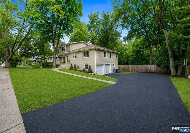 Photo 3 of Single family home for sale at 254 Ruckman Rd, Hillsdale, NJ 07642 | MLS# 26029466 | Listing updated on 2026-09-17
