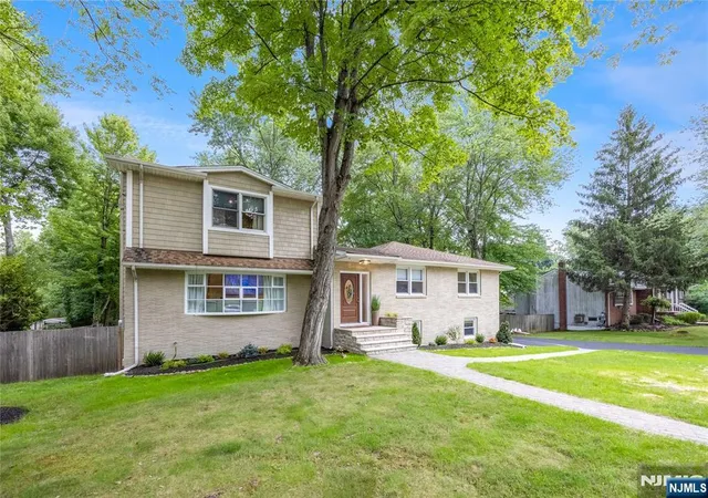 Photo 3 of Single family home for sale at 254 Ruckman Rd, Hillsdale, NJ 07642 | MLS# 26029466 | Listing updated on 2026-09-17