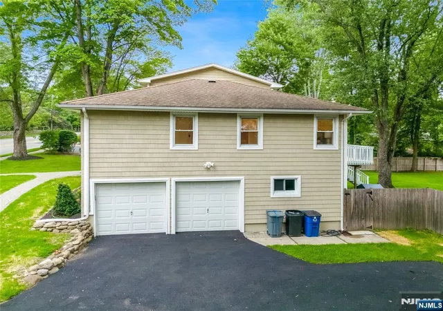 Photo 4 of Single family home for sale at 254 Ruckman Rd, Hillsdale, NJ 07642 | MLS# 26029466 | Listing updated on 2026-09-17