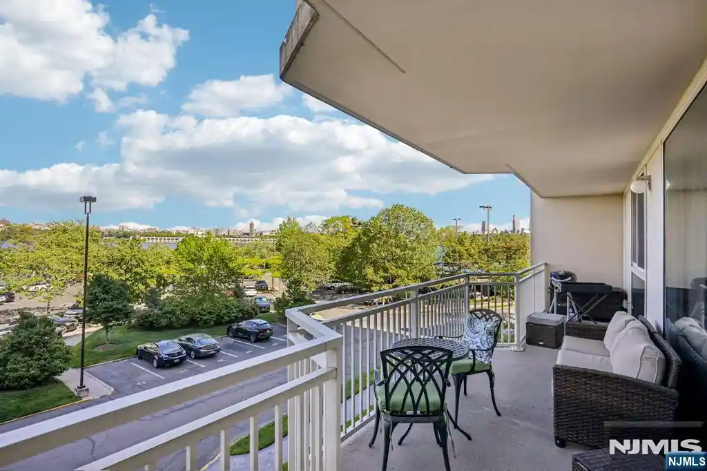 Listing Photo 1 - Condo for sale in 1077 River Rd located at 1077 River Rd, Edgewater, NJ 07020 - Unit #303