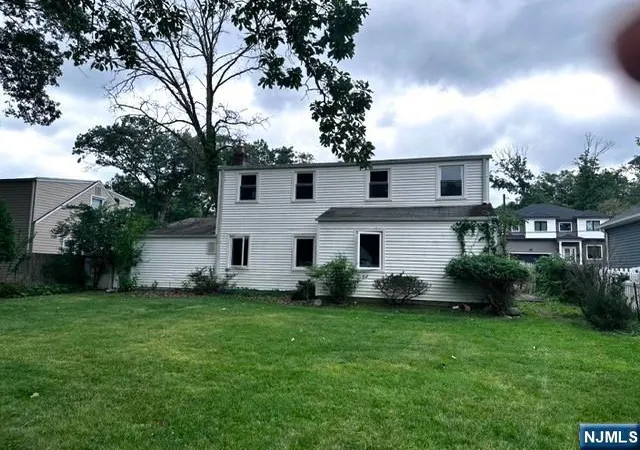 Photo 3 of Single family home for sale at 18 Manor Rd, Livingston, NJ 07039 | MLS# 26029530 | Listing updated on 2026-09-05