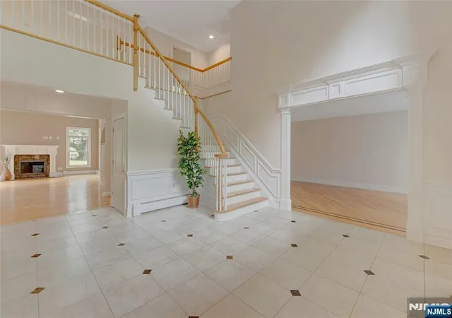 Photo 4 of Single family home for sale at 501 Clinton Ave, Wyckoff, NJ 07481 | MLS# 26029590 | Listing updated on 2026-09-15