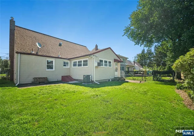 Photo 32 of Single family home for sale at 9-14 6Th St, Fair Lawn, NJ 07410 | MLS# 26029655 | Listing updated on 2026-10-15