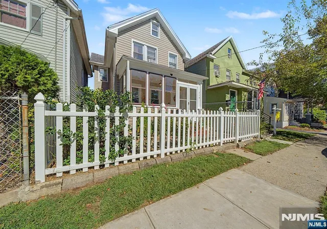 Photo 3 of Single family home for sale at 315 Elizabeth St, Orange, NJ 07050 | MLS# 26029692 | Listing updated on 2026-10-13
