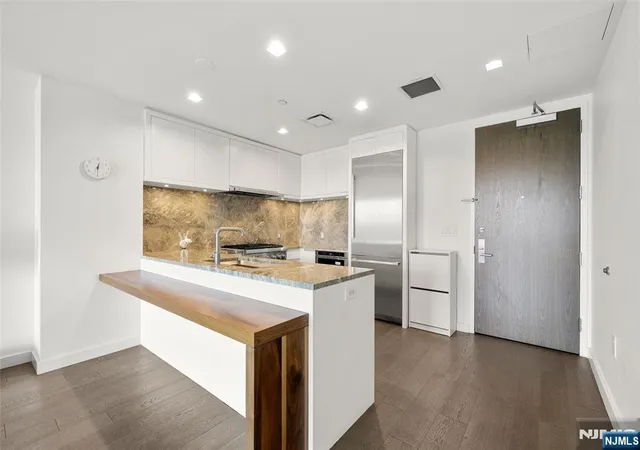 Photo 4 of Condo for sale at 320 Adolphus Ave #1102, Cliffside Park, NJ 07010 | MLS# 26029720 | Listing updated on 2026-09-05