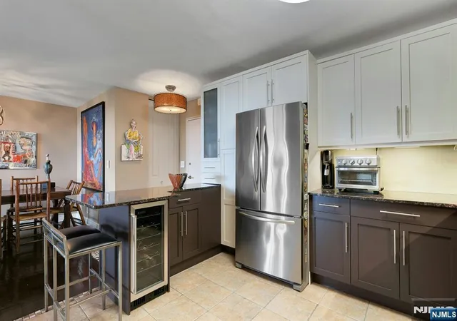 Listing Photo 4 - Condo for sale in building located at 2000 Linwood Ave, Fort Lee, NJ 07024 - Unit #22C/D