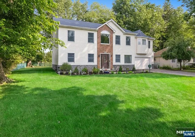 Photo 2 of Single family home for sale at 30 Beverly Rd, Glen Rock, NJ 07452 | MLS# 26029866 | Listing updated on 2026-09-13