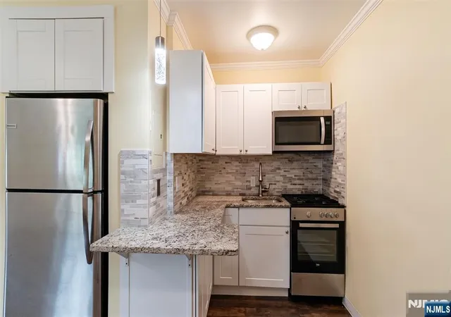 Photo 4 of House for sale at 3021 Edwin #2J, Fort Lee, NJ 07024 | MLS# 26030008 | Listing updated on 2026-09-01