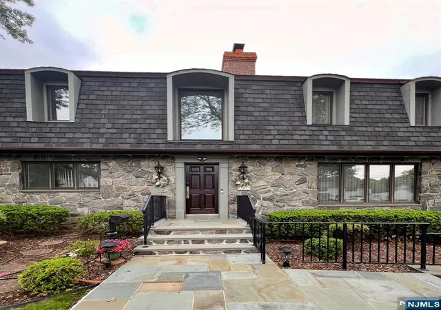 Photo 3 of Single family home for sale at 203 Harwood Pl, Paramus, NJ 07652 | MLS# 26030184 | Listing updated on 2026-09-13