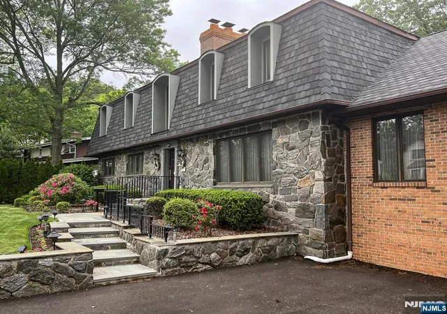 Photo 3 of Single family home for sale at 203 Harwood Pl, Paramus, NJ 07652 | MLS# 26030184 | Listing updated on 2026-09-13