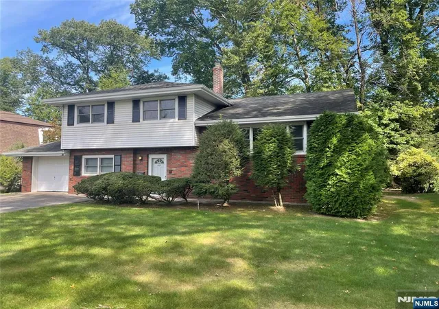 Photo 1 of Sale Pending at 420 Lakeview Dr, Oradell, NJ 07649 | MLS# 26030455 | Listing updated on 2026-10-13
