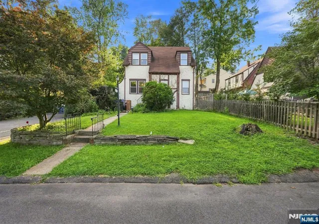 Photo 2 of Single family home for sale at 43 Esmond Pl, Tenafly, NJ 07670 | MLS# 26030460 | Listing updated on 2026-09-12