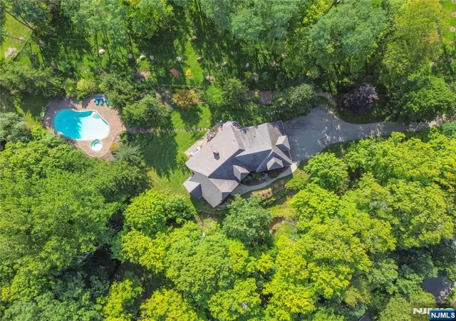 Photo 1 of Sale Pending at 102 Seminary Dr, Mahwah, NJ 07430 | MLS# 26030488 | Listing updated on 2026-09-15