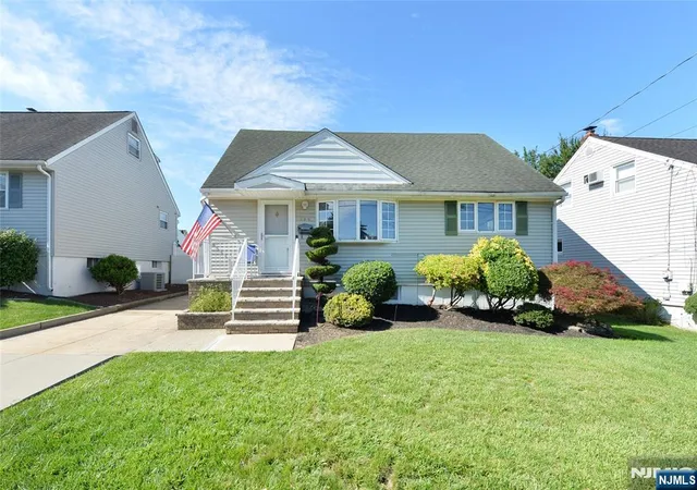 Photo 2 of Single family home for sale at 186 Palmer Ter, Wood Ridge, NJ 07075 | MLS# 26030501 | Listing updated on 2026-09-14